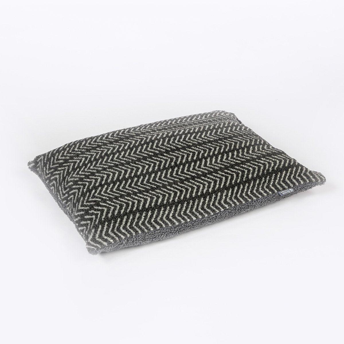 Danish Design Sherpa Fleece Charcoal Arrows Deep Duvet Large - North East Pet Shop Danish Design