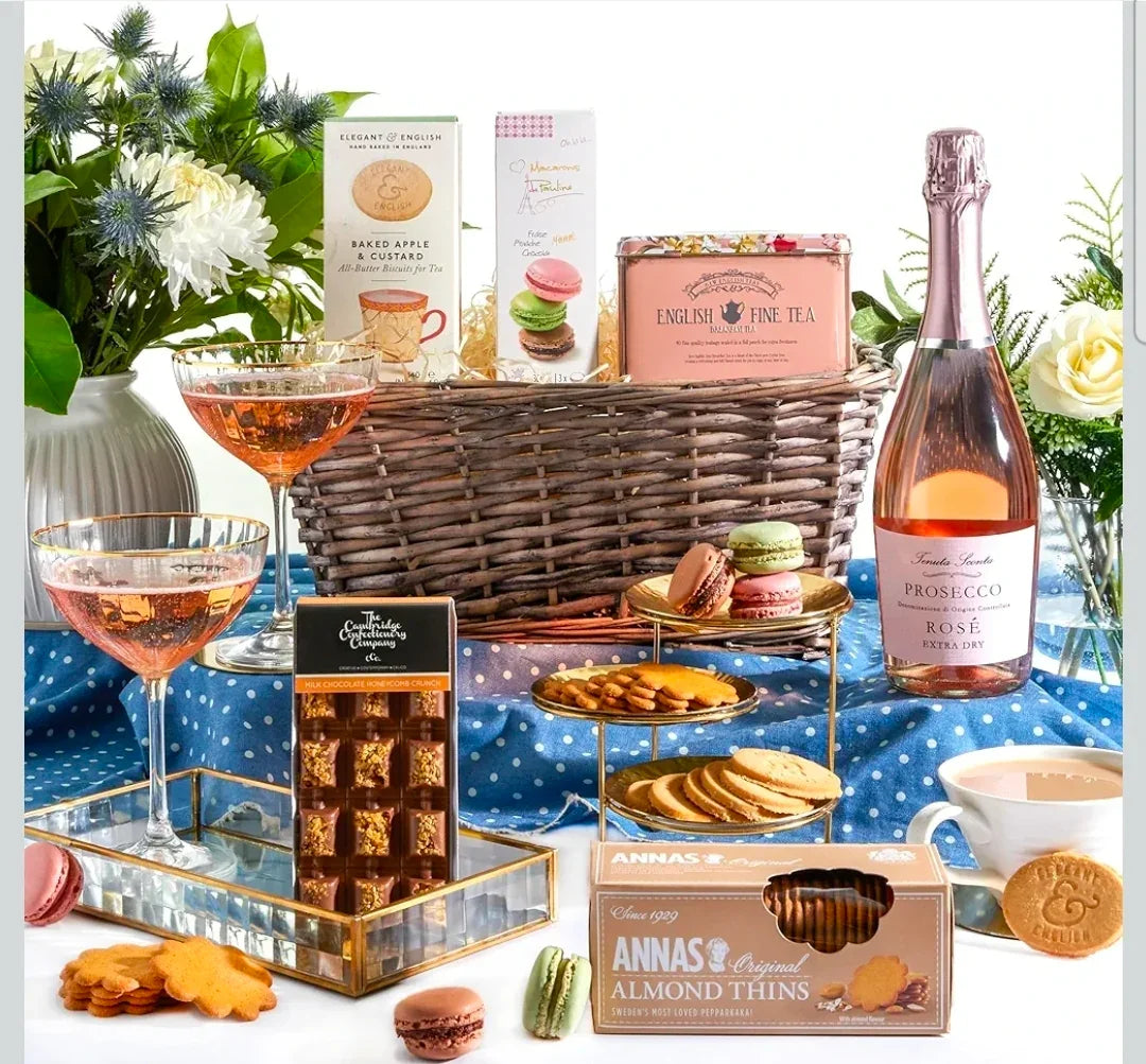 Luxury Prosecco, Chocolate & Sweet Hamper